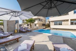 apartments and rooms danivan pool villas