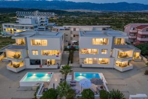 apartments and rooms danivan pool villas