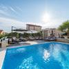 apartments and rooms danivan pool villas