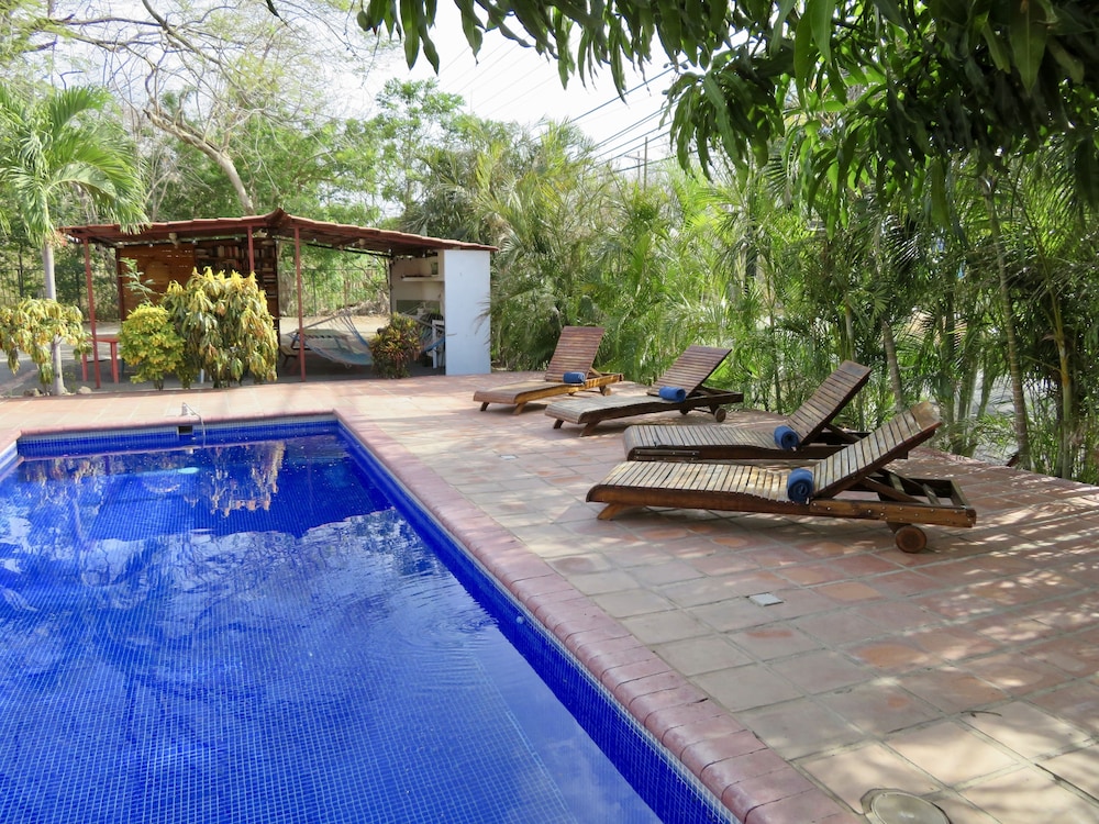 hotel diversion tropical