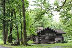 White Pines Lodge,,2 star