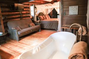 White Pines Lodge,,2 star