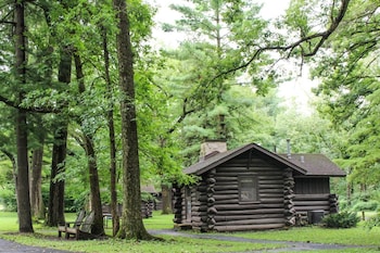 White Pines Lodge,,2 star