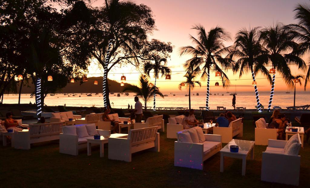 cafe de playa beach front restaurant and suites