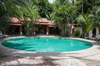 cafe de playa beach front restaurant and suites