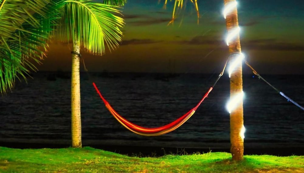 cafe de playa beach front restaurant and suites