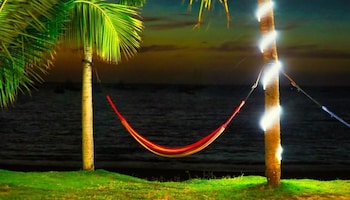 cafe de playa beach front restaurant and suites