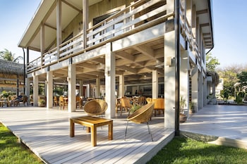 the gilded iguana surf hotel