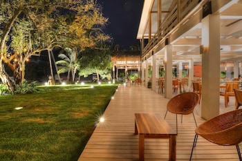 the gilded iguana surf hotel
