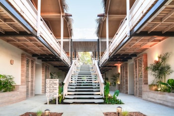 the gilded iguana surf hotel