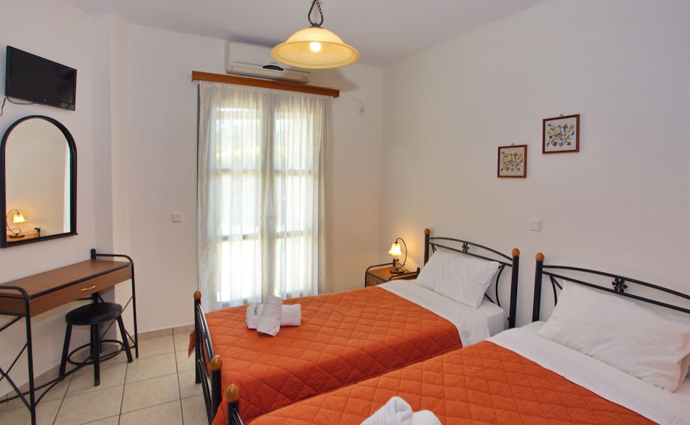 To Pithari,Molos>>Central Greece,1 star