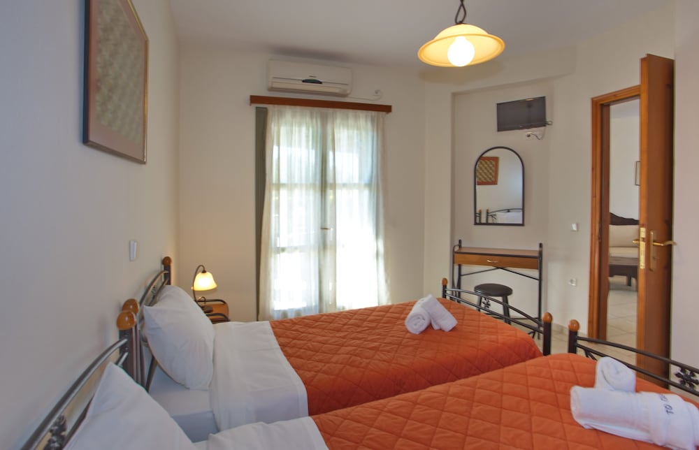 To Pithari,Molos>>Central Greece,1 star