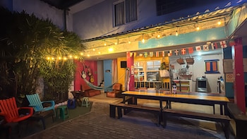 the pelican larry hostel