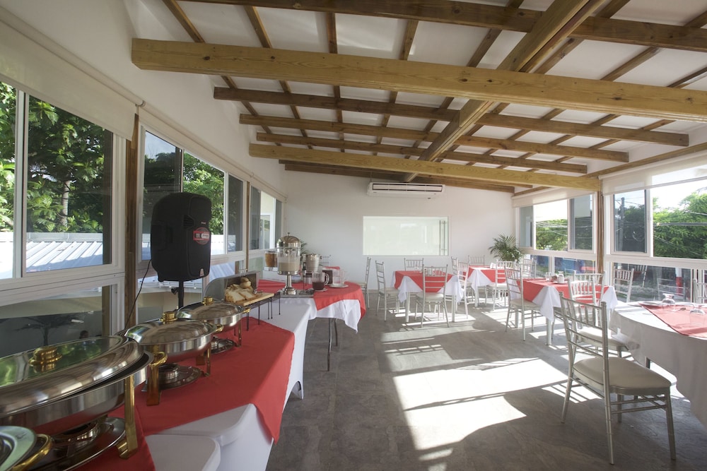 hotel isla bonita