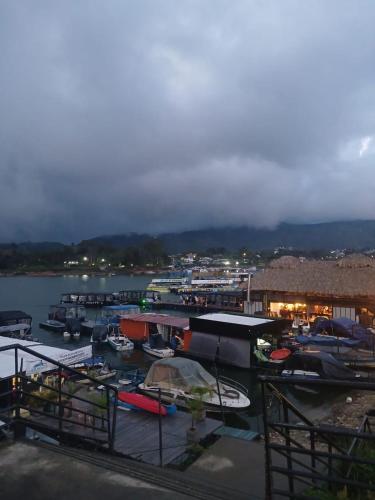 hotel lagos de guatape