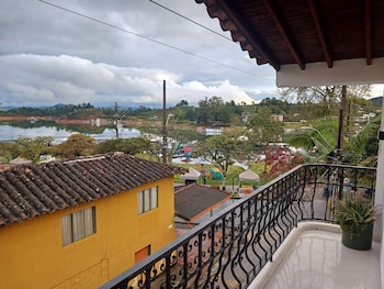 hotel lagos de guatape