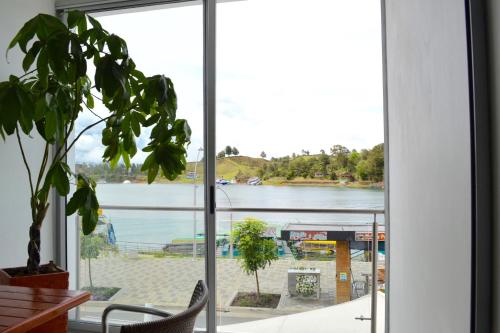 hotel portobelo guatape