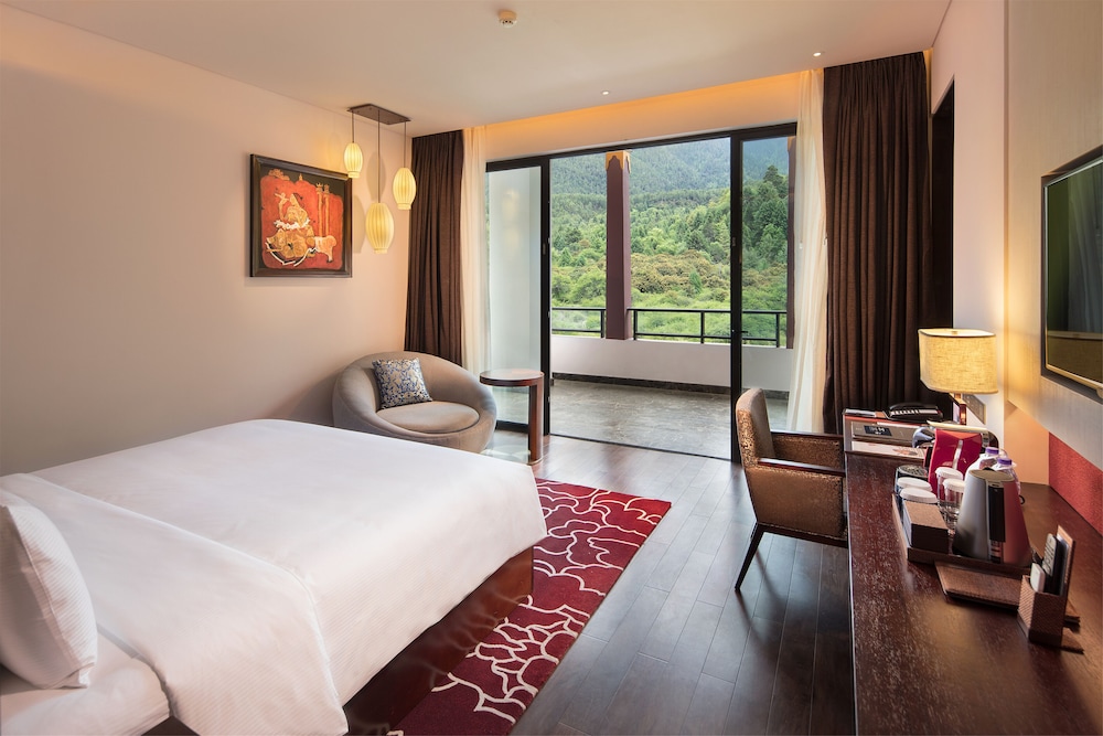 hilton linzhi resort