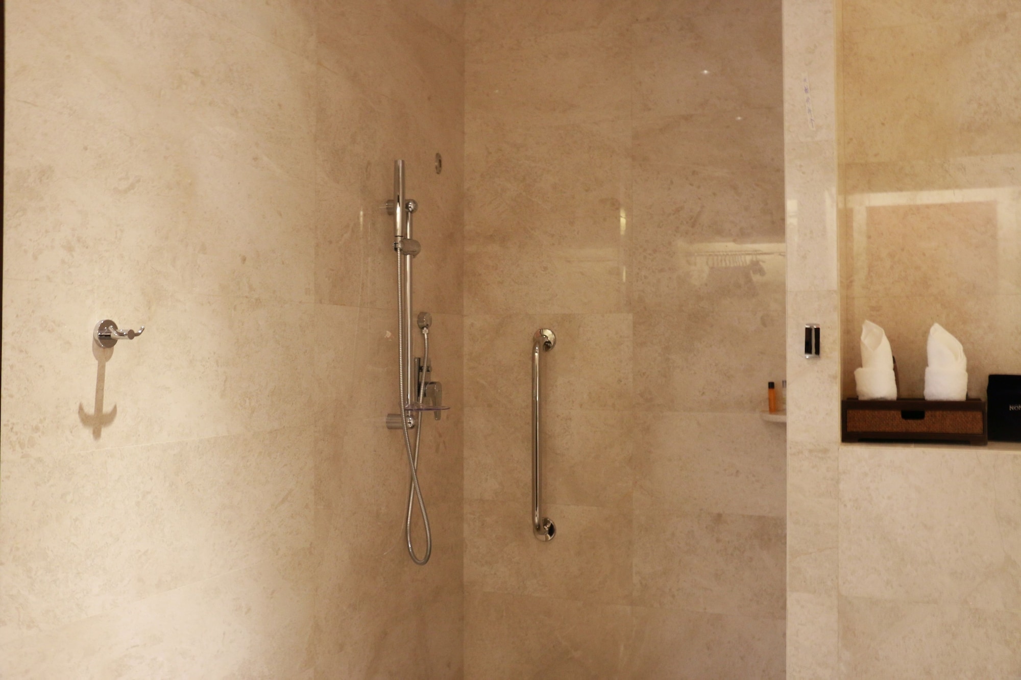 hilton linzhi resort
