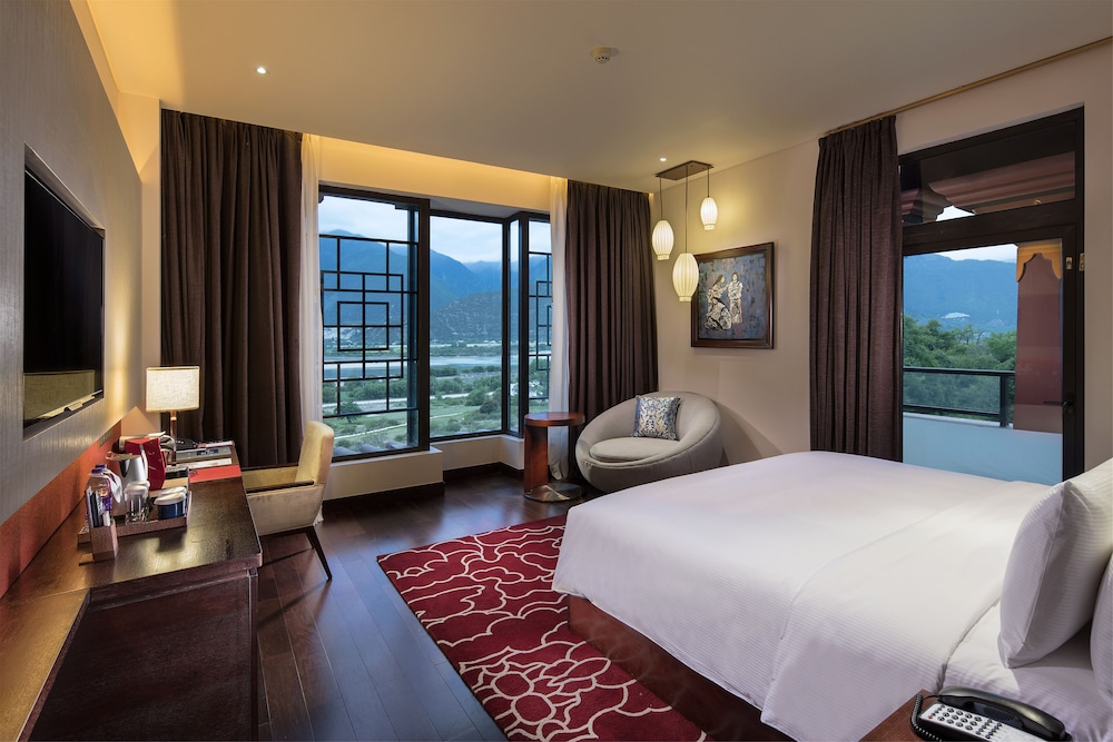 hilton linzhi resort