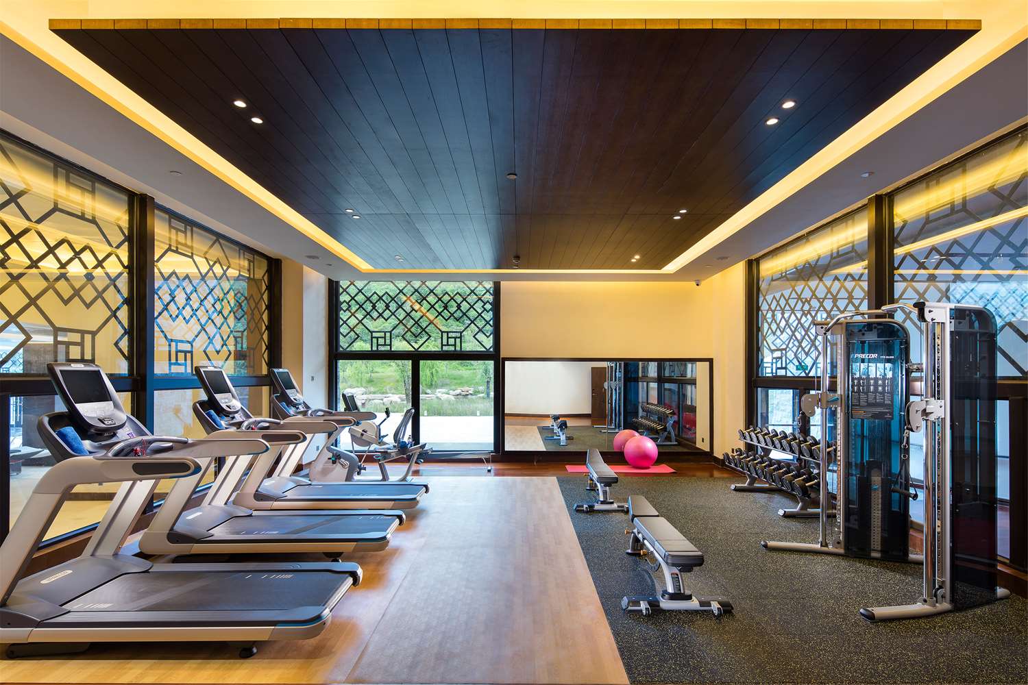 hilton linzhi resort