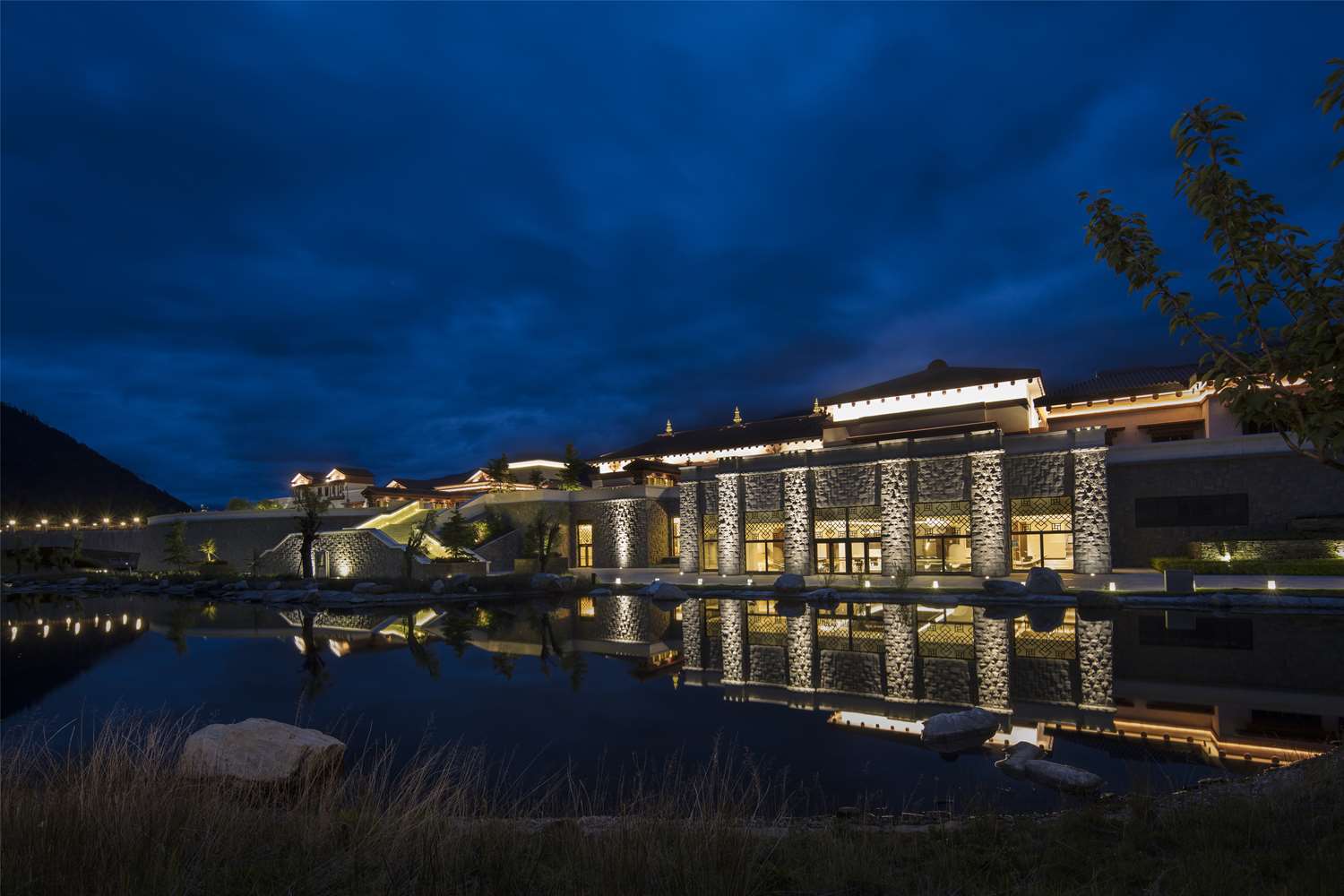 hilton linzhi resort