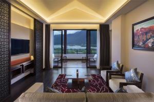 hilton linzhi resort