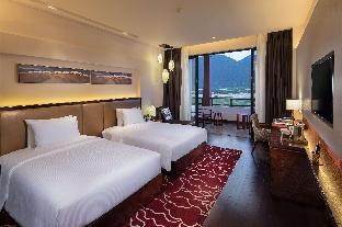 hilton linzhi resort