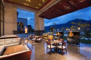 hilton linzhi resort