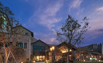 holiday inn express zhejiang qianxia lake by ihg