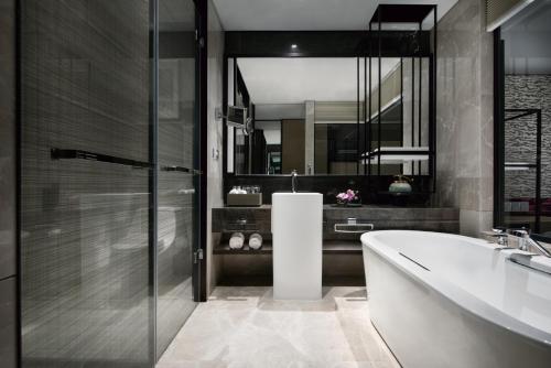 crowne plaza baoji city center by ihg