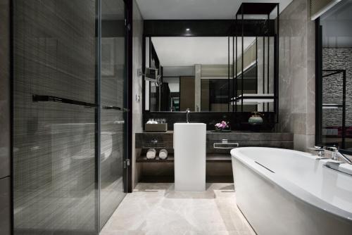 crowne plaza baoji city center by ihg