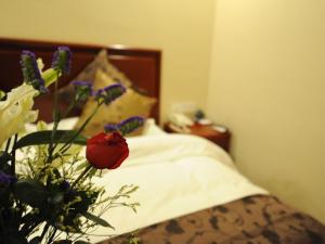 greentree inn shandong yantai development zone international airport shell hotel