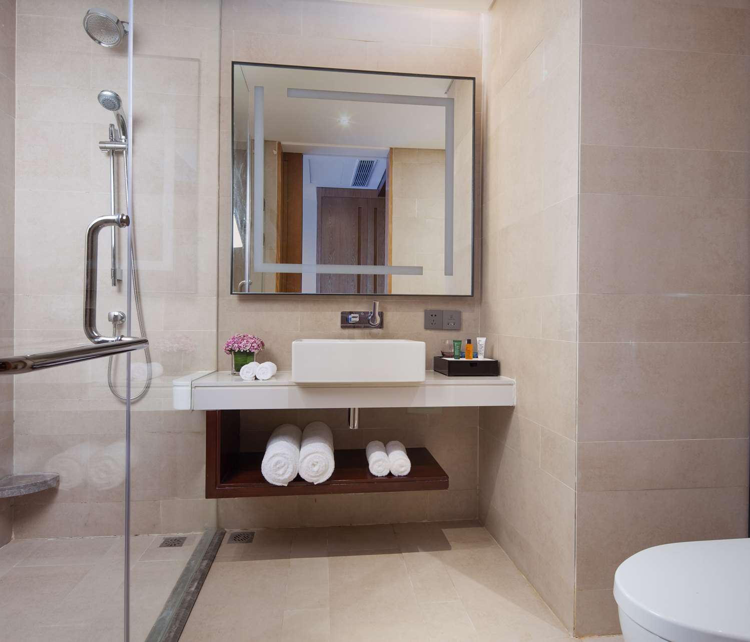 hilton garden inn shangri la