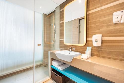 holiday inn express hangzhou east station by ihg