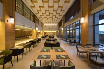 Holiday Inn Kunshan Huaqiao By Ihg,Jiading>>Huaqiao,4 star