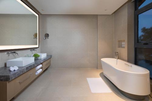 holiday inn kunshan huaqiao by ihg