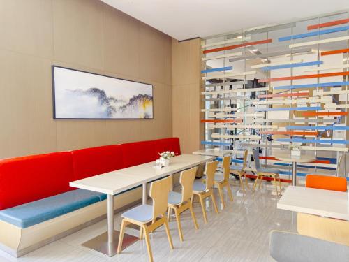 holiday inn express zhangye