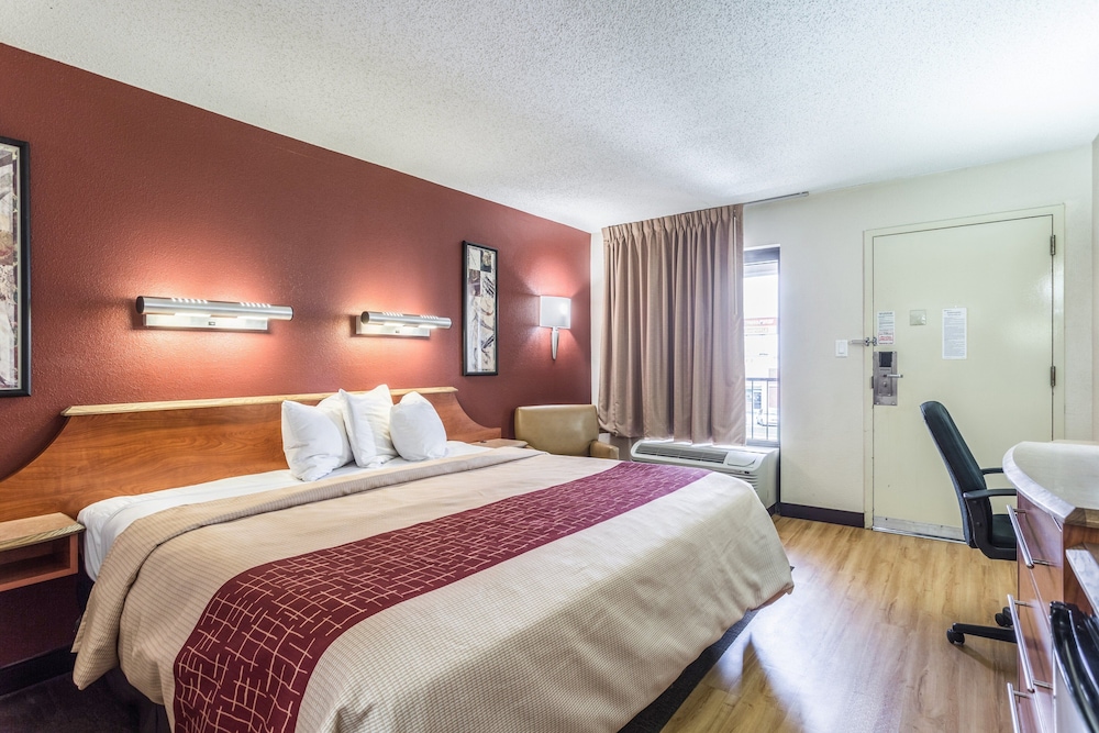 red roof inn bowling green