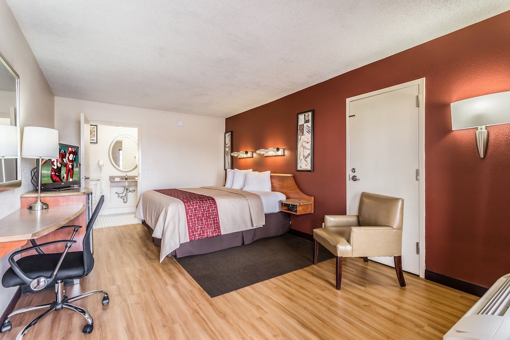 red roof inn bowling green