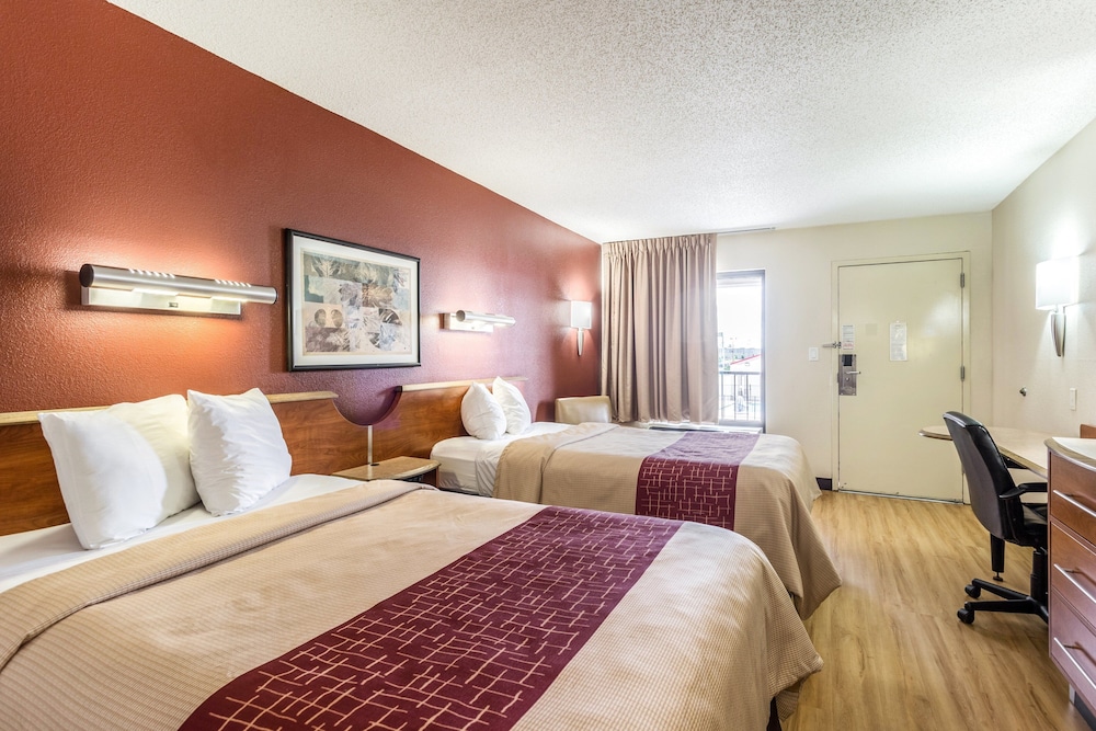 red roof inn bowling green