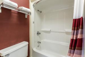 red roof inn bowling green