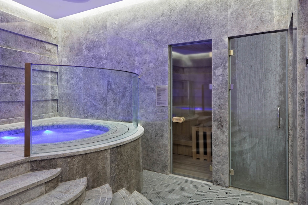 fraser suites dalian