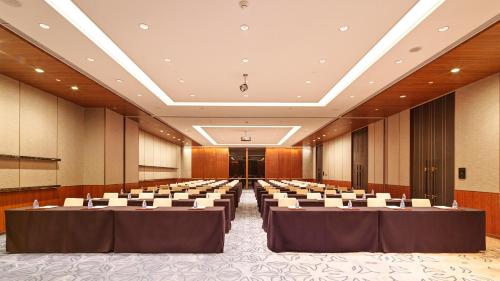 intercontinental guangzhou exhibition center by ihg
