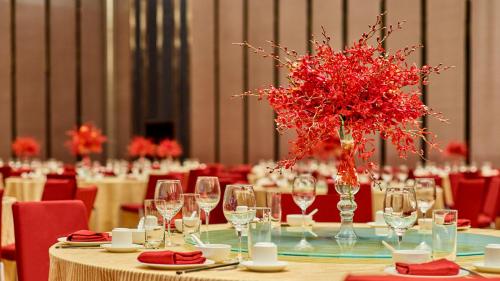 intercontinental guangzhou exhibition center by ihg
