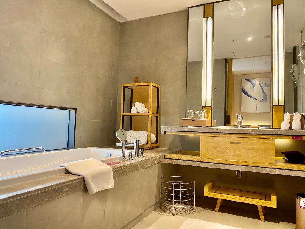 crowne plaza nanchang wanli by ihg