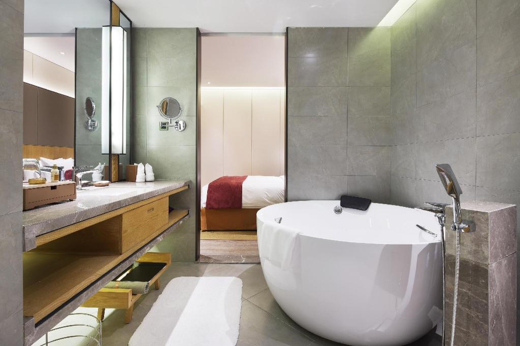 crowne plaza nanchang wanli by ihg