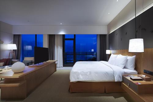 crowne plaza nanchang wanli by ihg