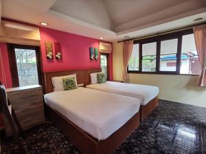 Phalarn Inn Resort,28/1 M.4 Maenam Beach,4 star