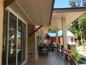 Phalarn Inn Resort,28/1 M.4 Maenam Beach,4 star